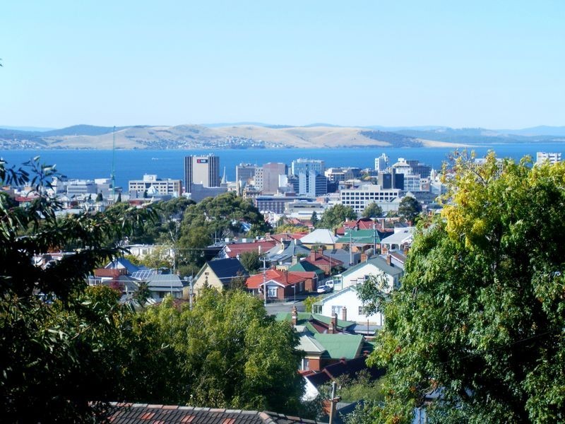 2/1 Una Street, Mount Stuart TAS 7000