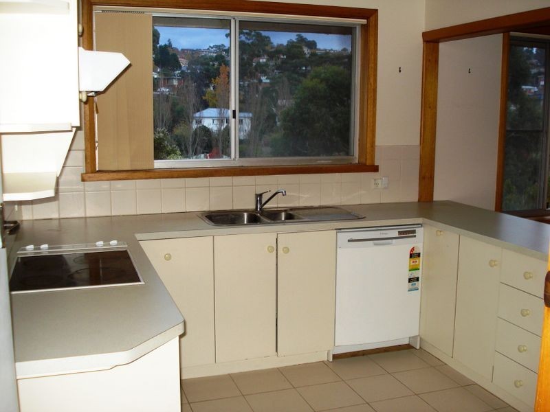 41 Sharps Road, Lenah Valley TAS 7008