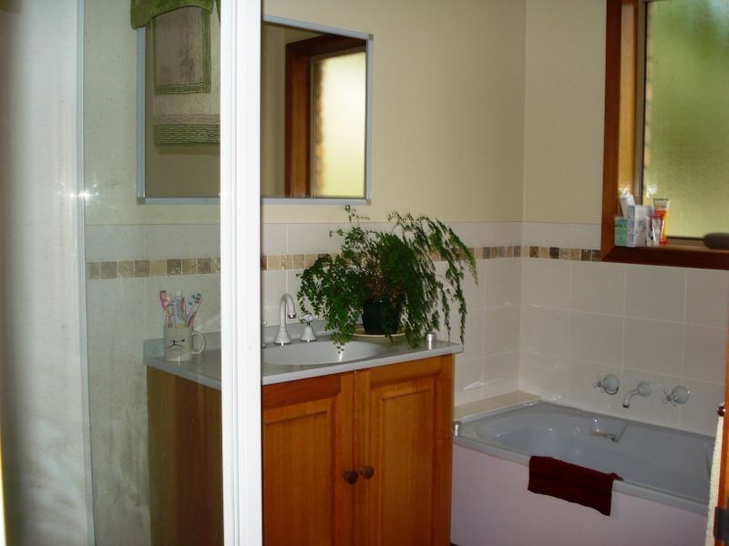 2/7 Summer Court, Mount Nelson TAS 7007