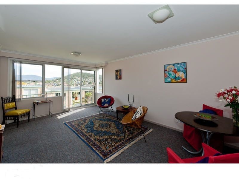 11/10 Ballawinnie Road, Lindisfarne TAS 7015