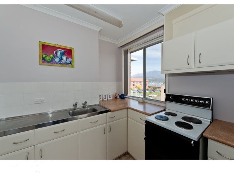 11/10 Ballawinnie Road, Lindisfarne TAS 7015