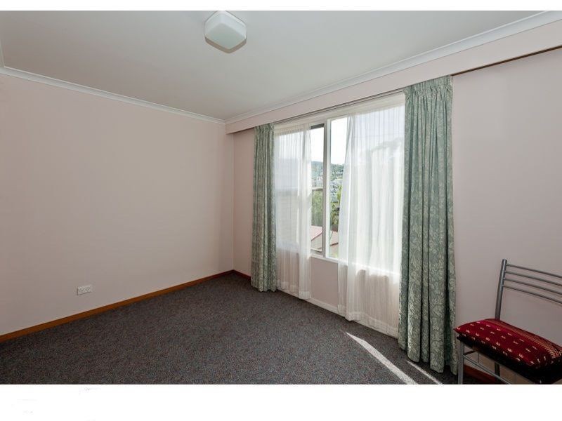 11/10 Ballawinnie Road, Lindisfarne TAS 7015