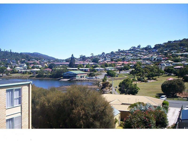 11/10 Ballawinnie Road, Lindisfarne TAS 7015