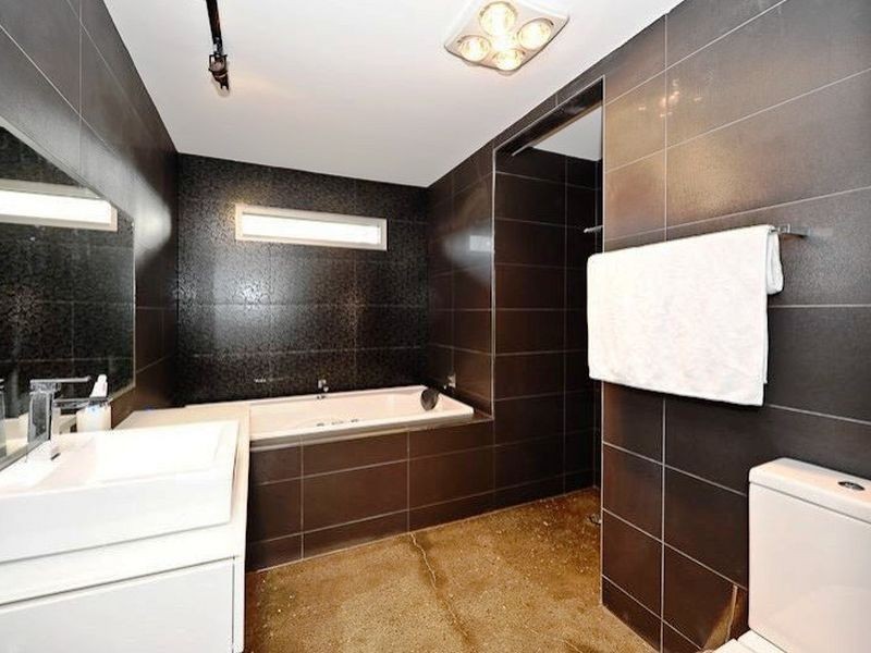 8 Chaplains Close, Howrah TAS 7018