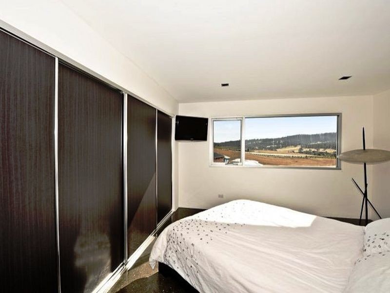 8 Chaplains Close, Howrah TAS 7018