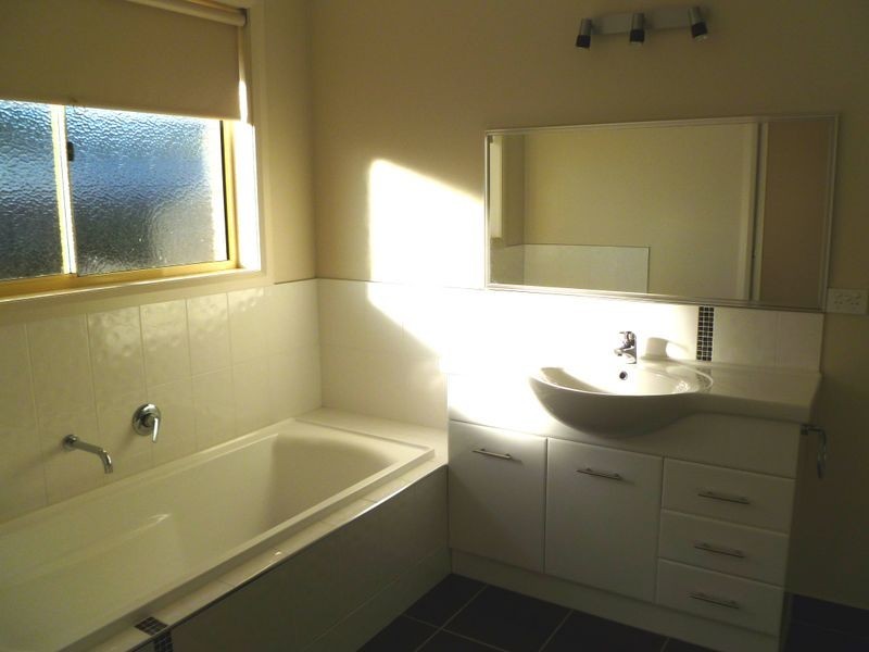 2/6 Erebus Court, Warrane TAS 7018