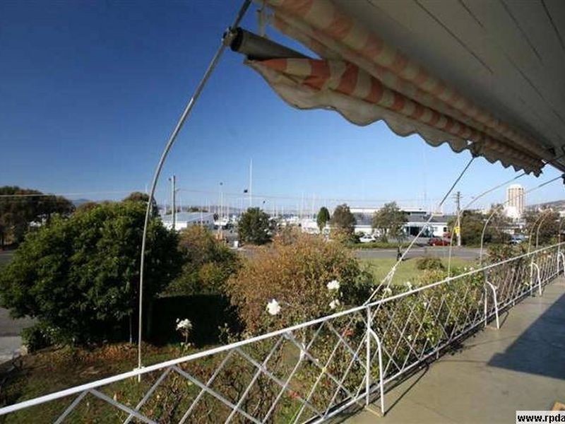 40 Marieville Esplanade, Sandy Bay TAS 7005