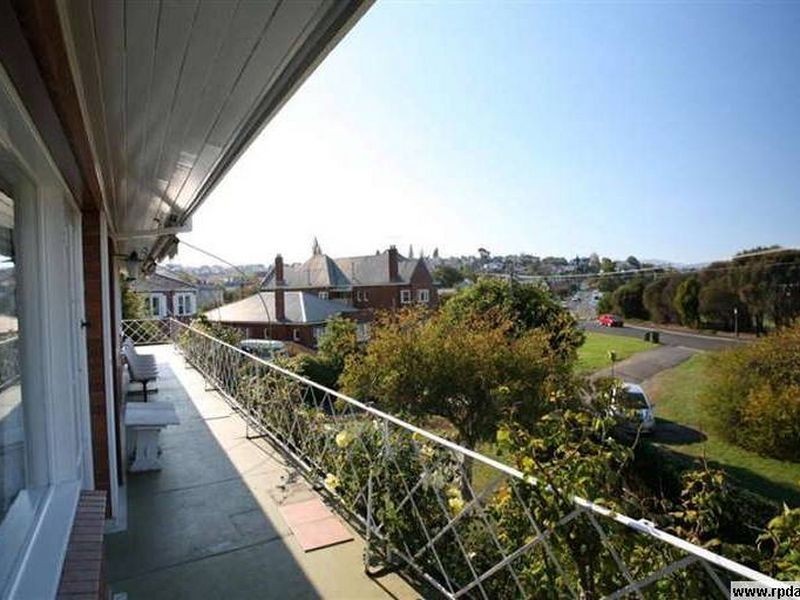 40 Marieville Esplanade, Sandy Bay TAS 7005