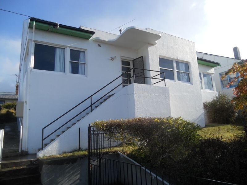 16 Knocklofty Terrace, West Hobart TAS 7000