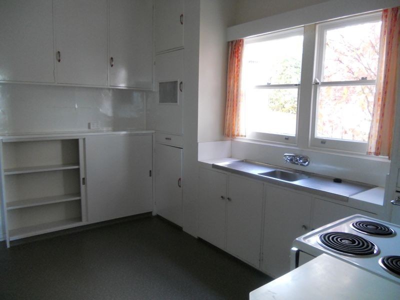 16 Knocklofty Terrace, West Hobart TAS 7000