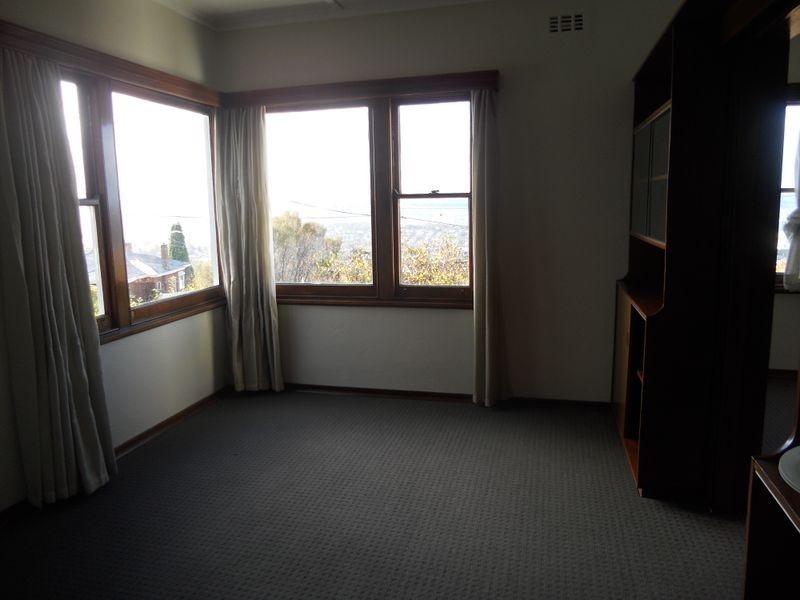 16 Knocklofty Terrace, West Hobart TAS 7000