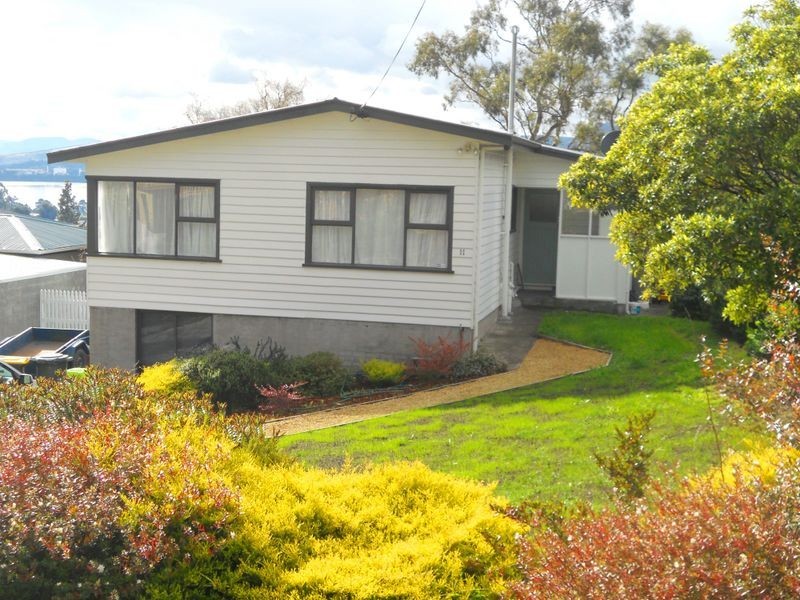 11 Vernon Avenue, Montrose TAS 7010