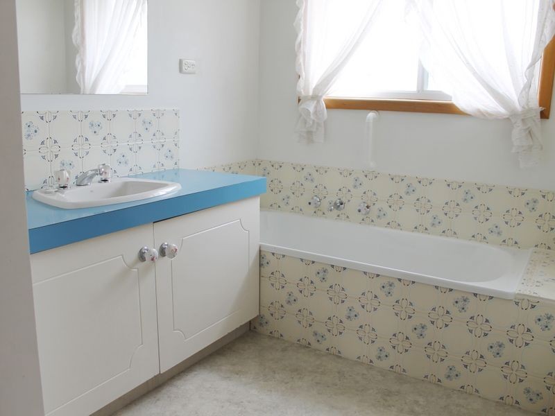 2/28 Mercer Street, New Town TAS 7008