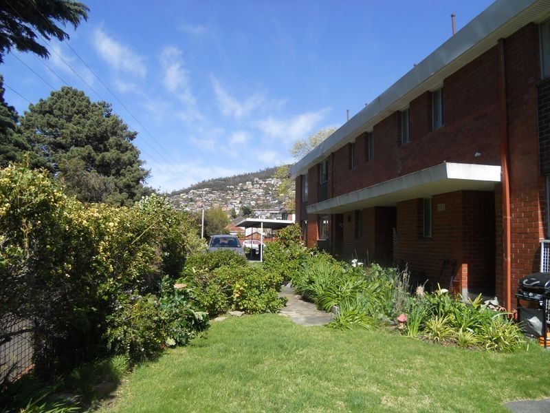 2/5 Beechworth Road, Sandy Bay TAS 7005