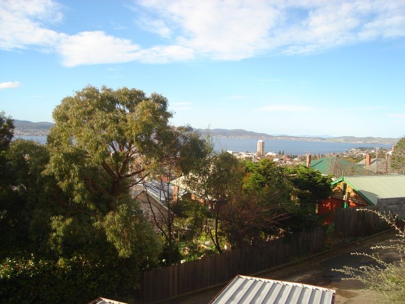 4/3 Richardson Avenue, Sandy Bay TAS 7005