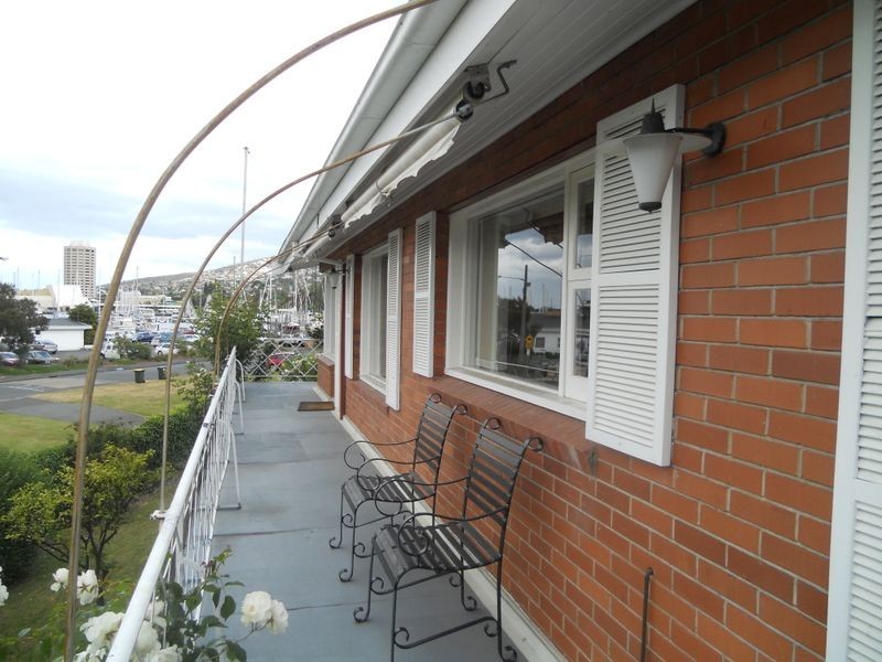 40 Marieville Esplanade, Sandy Bay TAS 7005