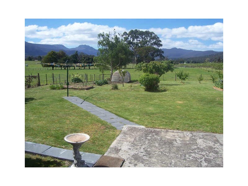 14 Pages Road, Grove TAS 7109
