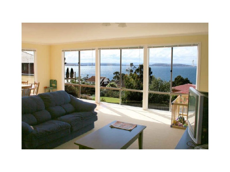 47 Tahune Crescent, Blackmans Bay TAS 7052