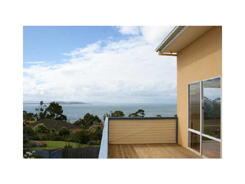47 Tahune Crescent, Blackmans Bay TAS 7052
