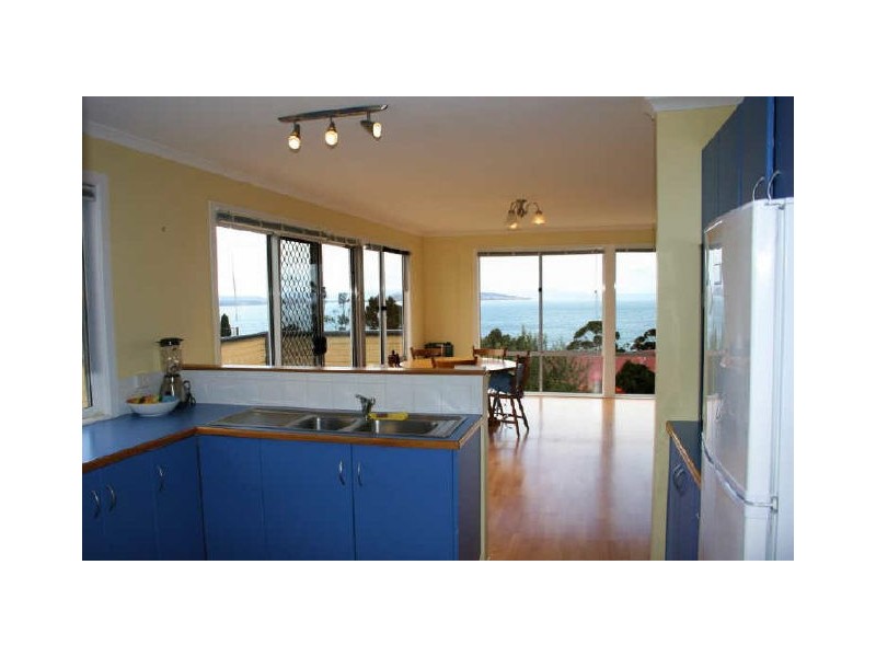 47 Tahune Crescent, Blackmans Bay TAS 7052