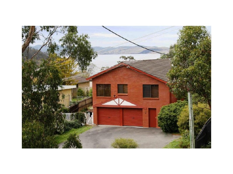 2/28 Mount Royal Road, Kingston Beach TAS 7050
