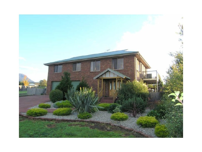 18 Adelong Drive, Kingston TAS 7050