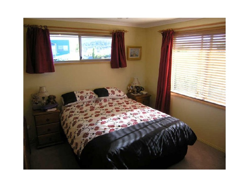 18 Adelong Drive, Kingston TAS 7050