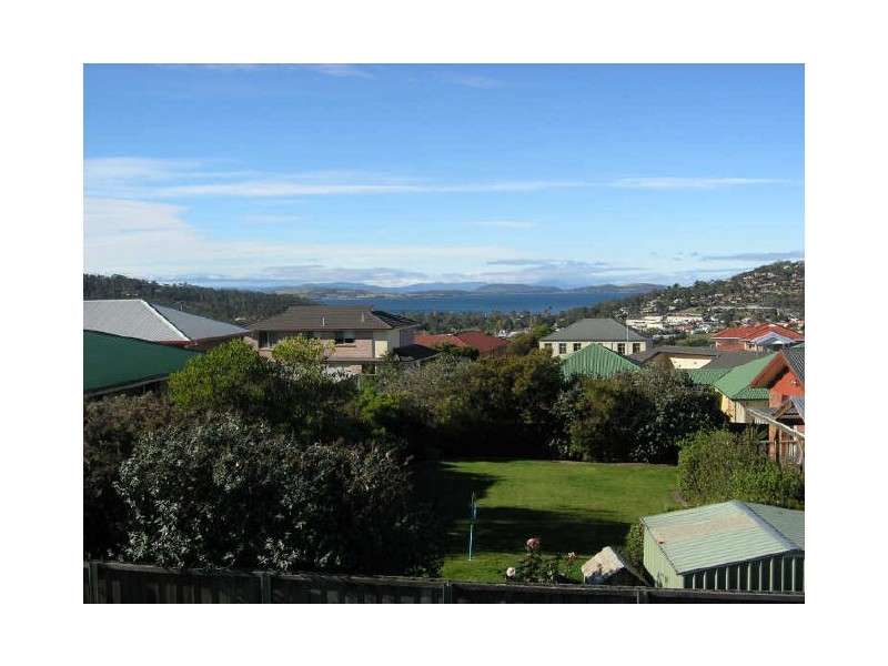 18 Adelong Drive, Kingston TAS 7050