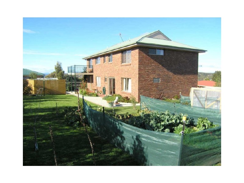 18 Adelong Drive, Kingston TAS 7050