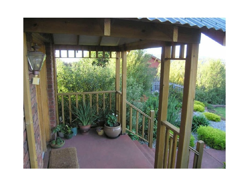 18 Adelong Drive, Kingston TAS 7050