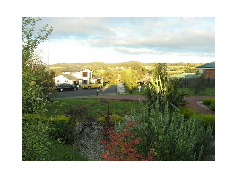 18 Adelong Drive, Kingston TAS 7050