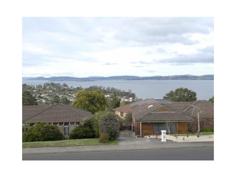 2 The Summit, Blackmans Bay TAS 7052