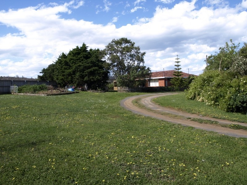 16 Adelong Drive, Kingston TAS 7050