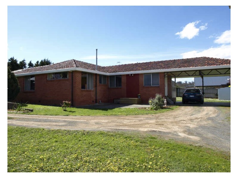 16 Adelong Drive, Kingston TAS 7050
