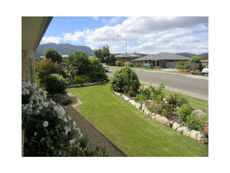 4 Welcome Avenue, Kingston TAS 7050