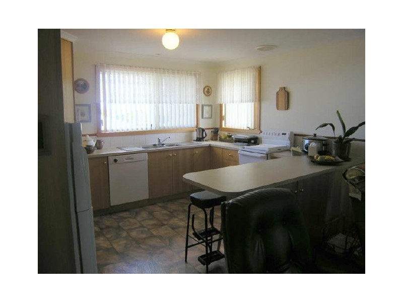 4 Welcome Avenue, Kingston TAS 7050