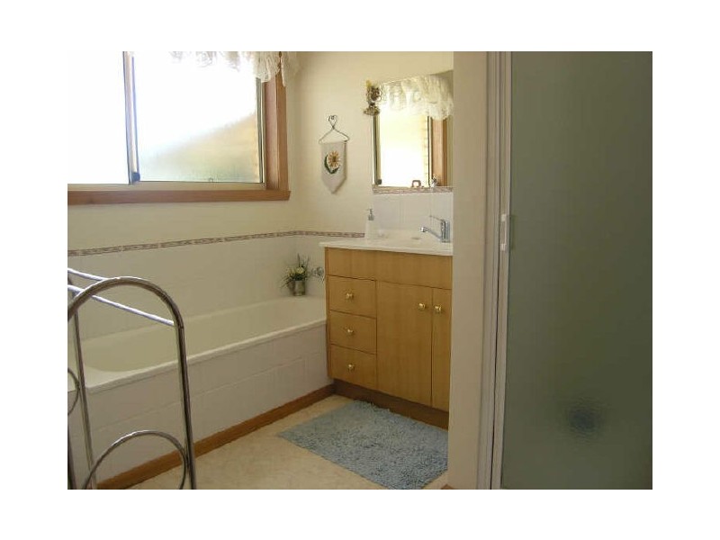 4 Welcome Avenue, Kingston TAS 7050