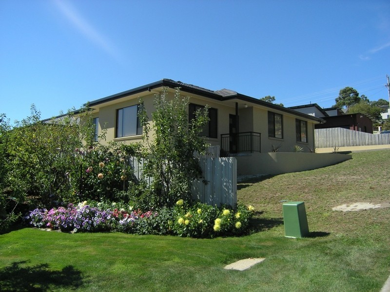 1/18 Mona Street, Kingston TAS 7050