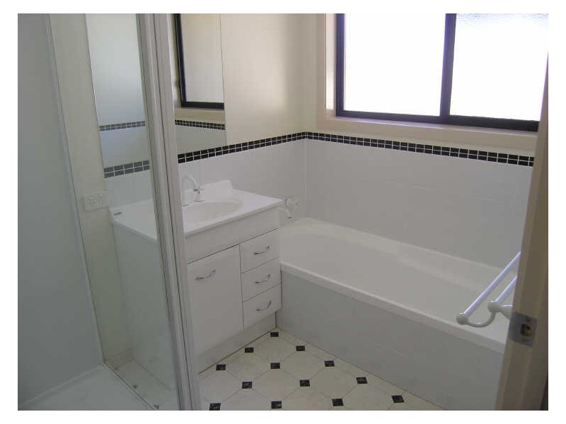 1/18 Mona Street, Kingston TAS 7050