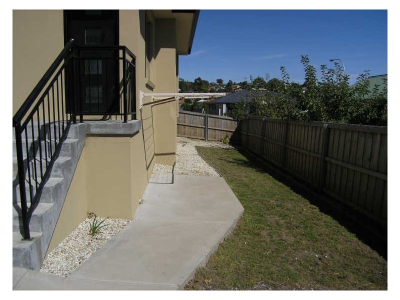 1/18 Mona Street, Kingston TAS 7050
