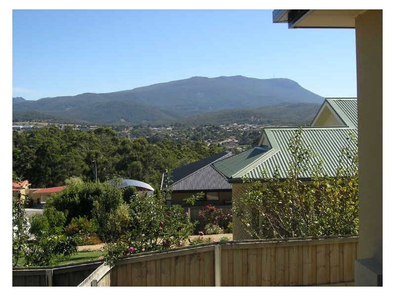 1/18 Mona Street, Kingston TAS 7050