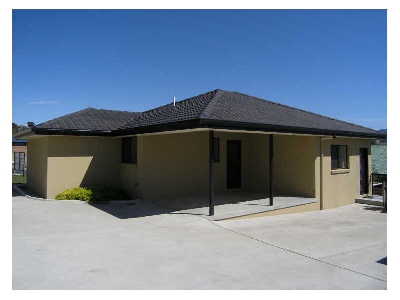 1/18 Mona Street, Kingston TAS 7050