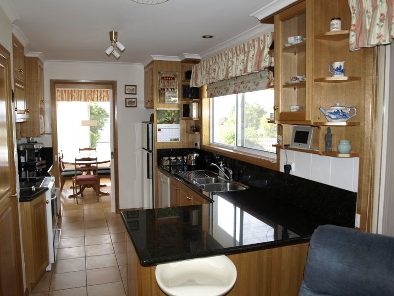2 Sunny Avenue, Blackmans Bay TAS 7052