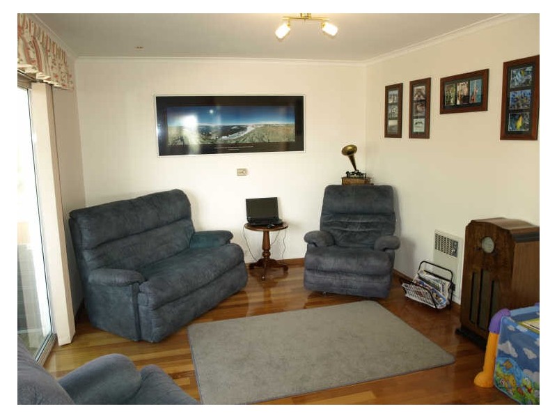 2 Sunny Avenue, Blackmans Bay TAS 7052