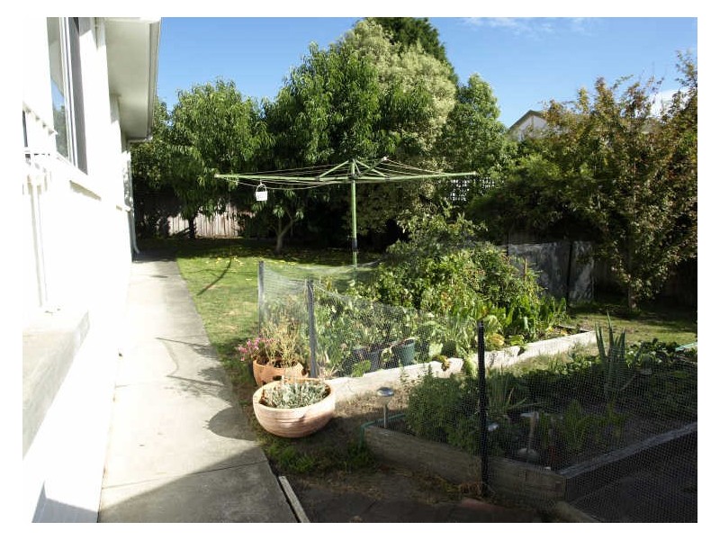 2 Sunny Avenue, Blackmans Bay TAS 7052