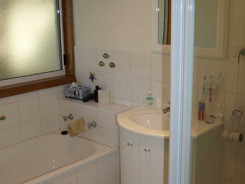 2 Sunny Avenue, Blackmans Bay TAS 7052