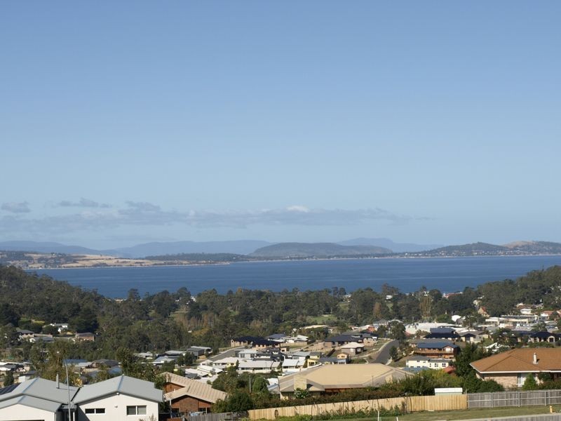 8 Tonic Hill Court, Kingston TAS 7050