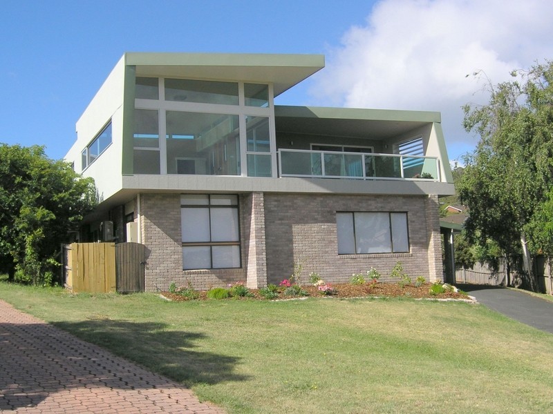 10 Flowerpot Crescent, Blackmans Bay TAS 7052