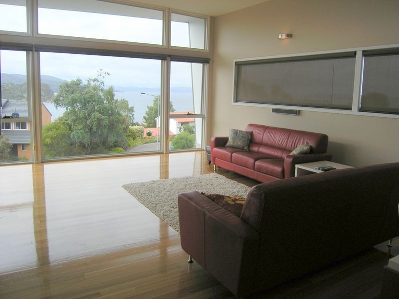 10 Flowerpot Crescent, Blackmans Bay TAS 7052