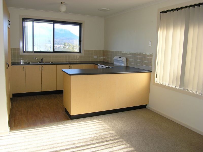 2/18 Mona Street, Kingston TAS 7050